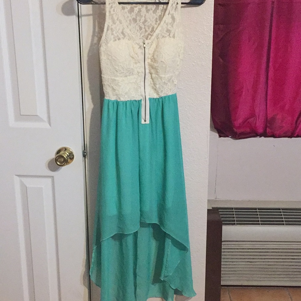 Teal and white dress!